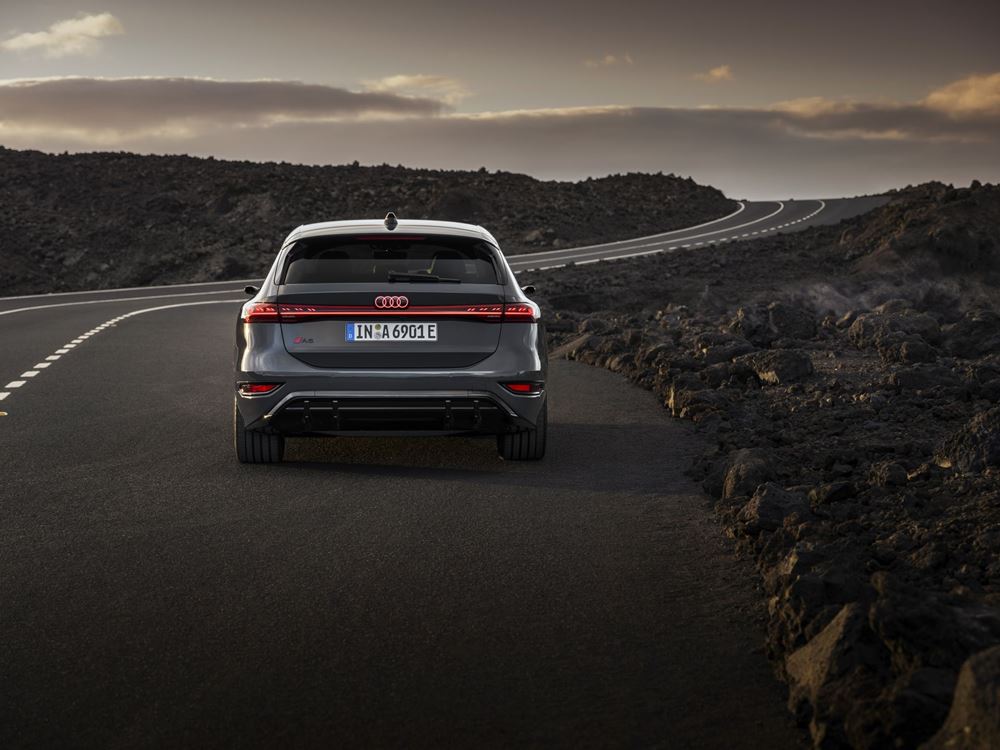  ;Audi A6 e-tron Avant