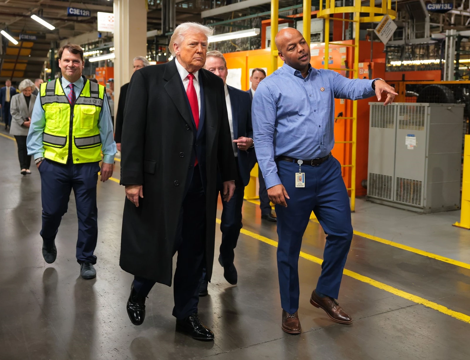 Donald Trump επίσκεψη στο εργοστάσιο της Ford