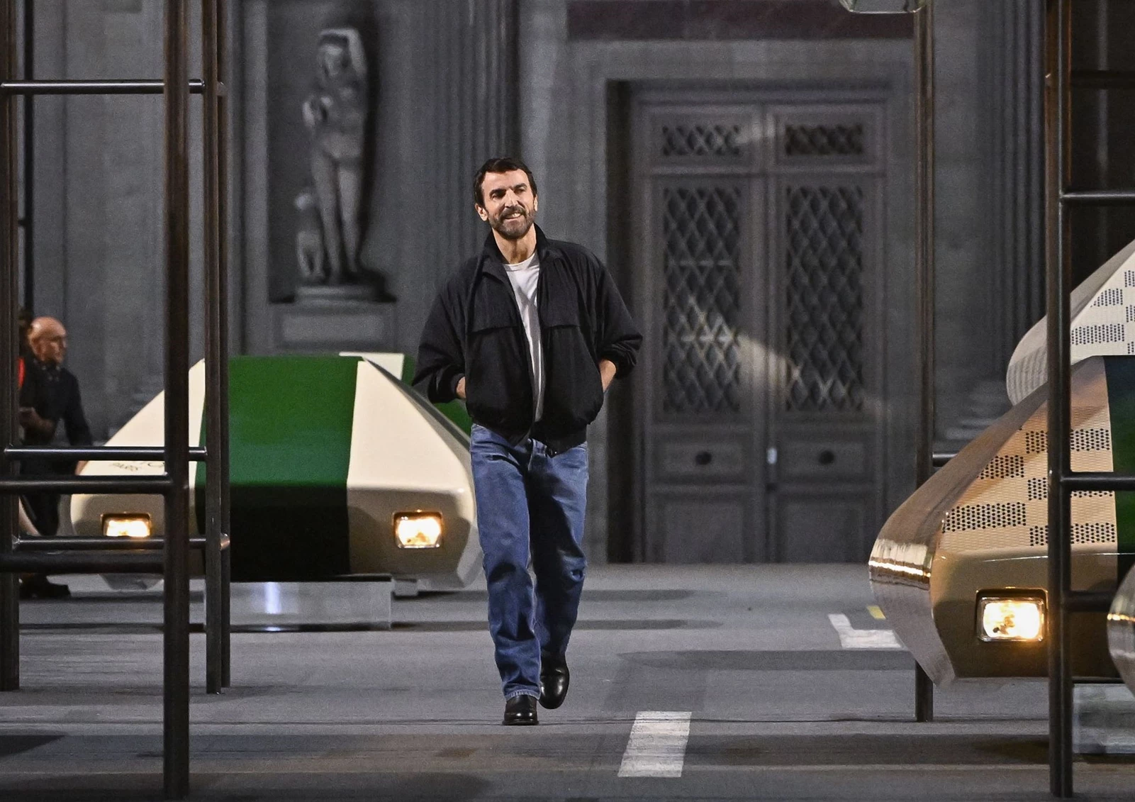 Louis Vuitton ιπτάμενα αυτοκίνητα Nicolas Ghesquiere