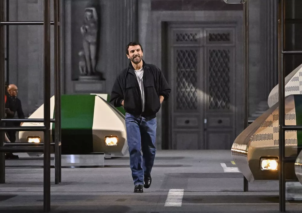 Louis Vuitton ιπτάμενα αυτοκίνητα Nicolas Ghesquiere