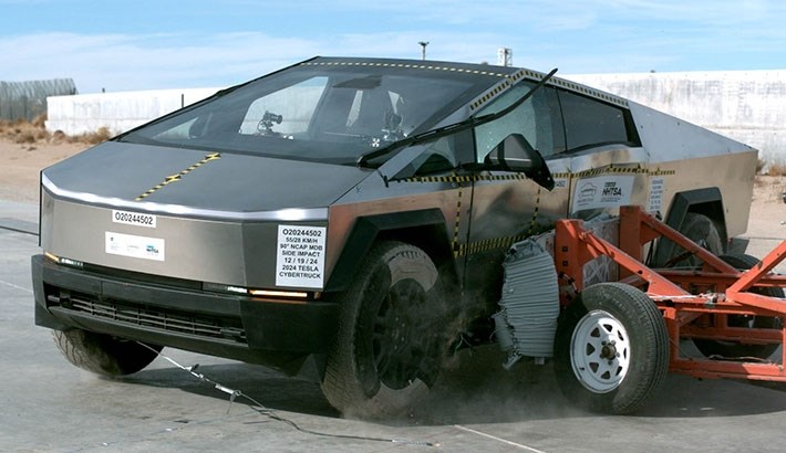 Tesla Cybertruck Crash Test