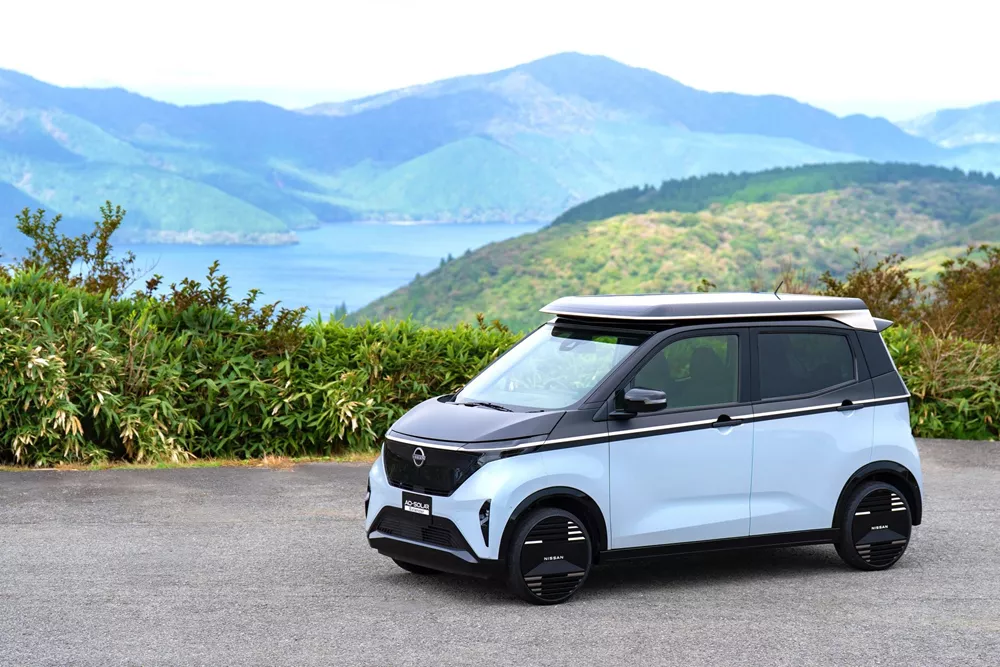 Nissan Sakura AO Solar ηλιακό πάνελ