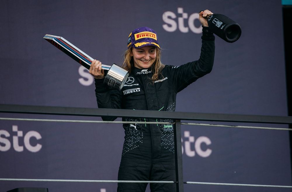 F1 Academy Doriane Pin