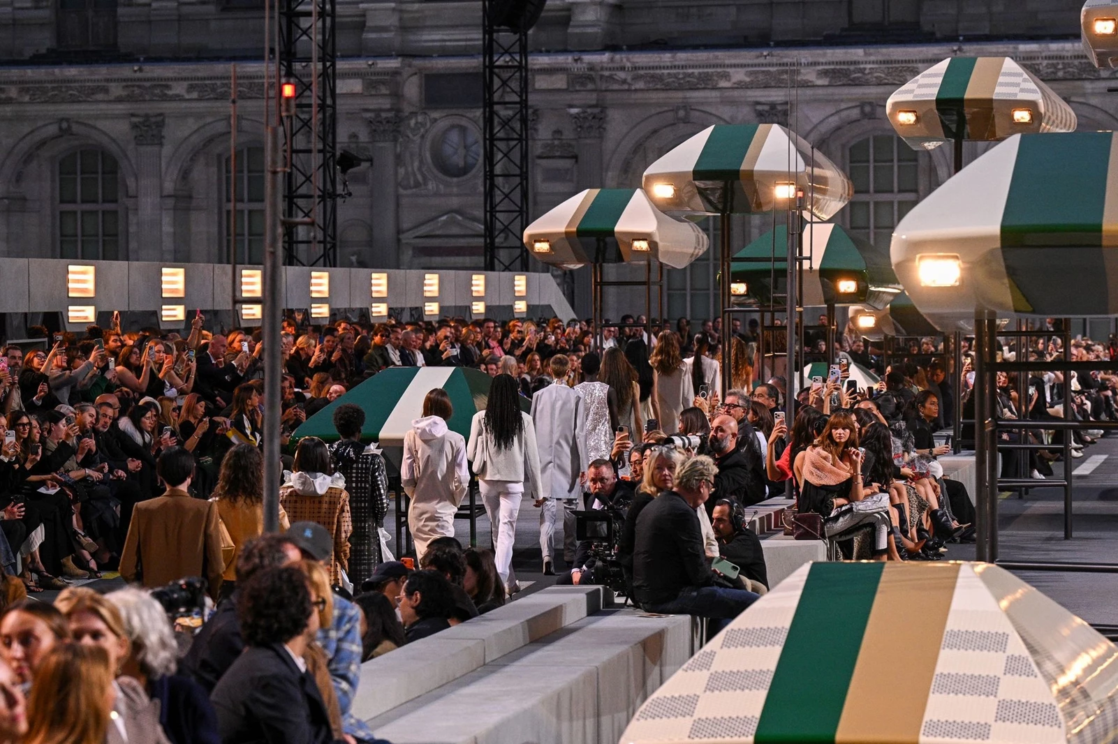 Louis Vuitton ιπτάμενα αυτοκίνητα