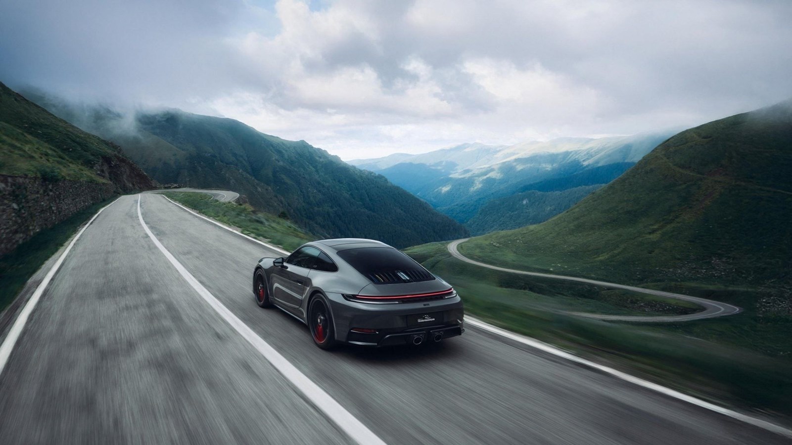 Porsche 911 Carrera 4 GTS Transfagarasan