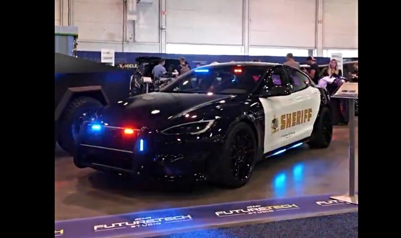 Model S Plaid police car