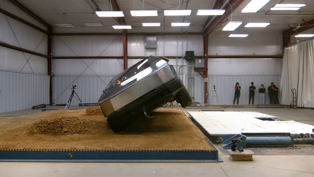 Tesla Cybertruck Crash Test