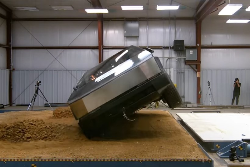 Tesla Cybertruck Crash Test