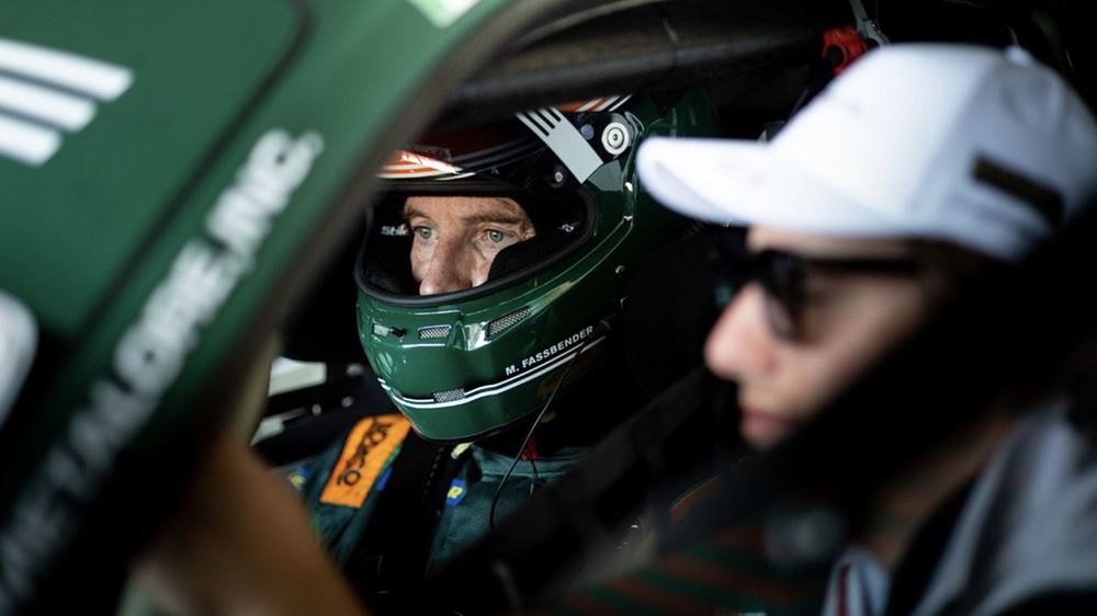 Michael Fassbender στο ντοκιμαντέρ &amp;quot;Ο δρόμος για το Le Mans. Η ταινία&amp;quot;