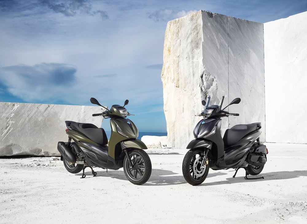 Piaggio MP3 300 &amp;amp; Beverly Deep Black