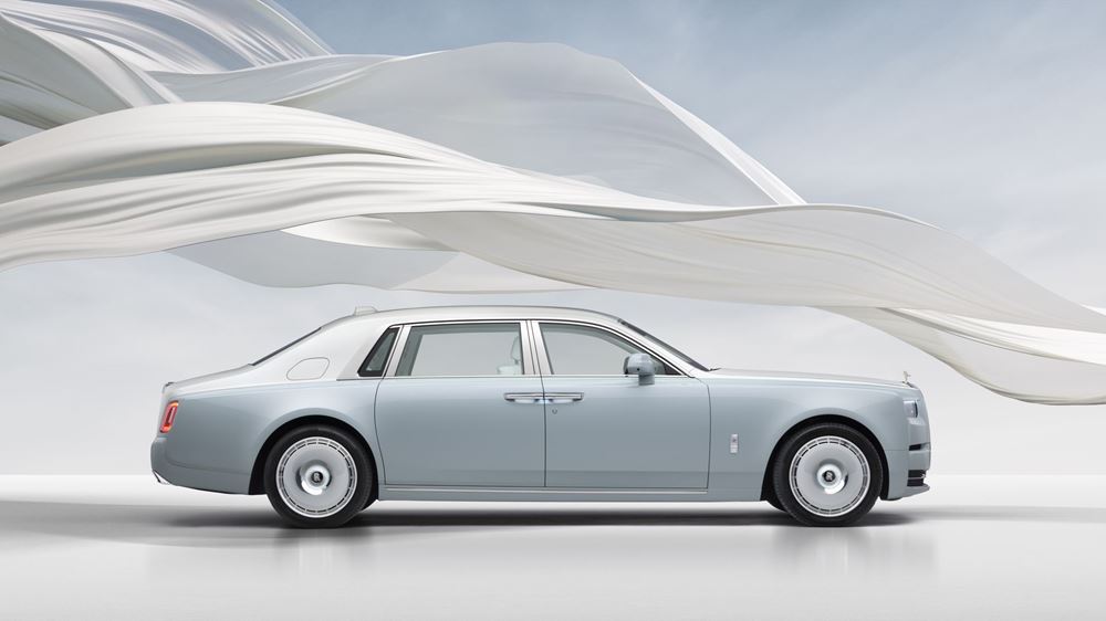 Rolls-Royce Phantom Scintilla με την Νίκη της Σαμοθράκης