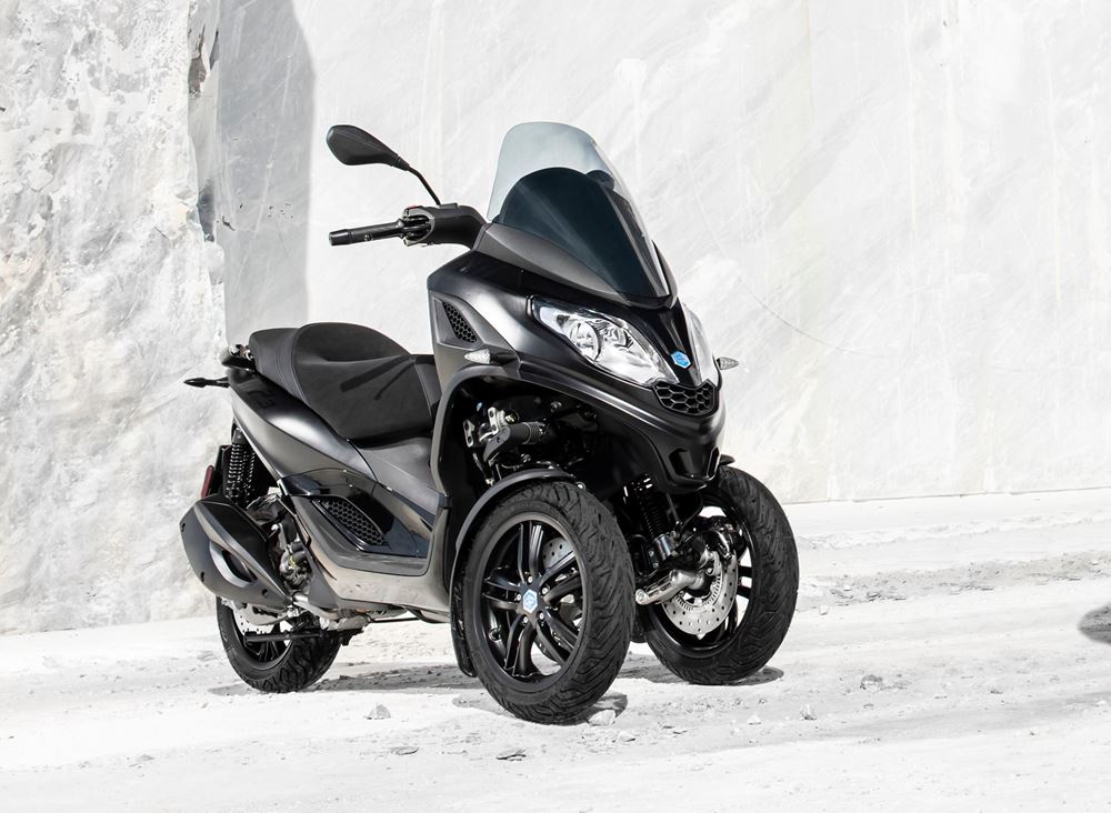 Piaggio_MP3_300_Deep_Black