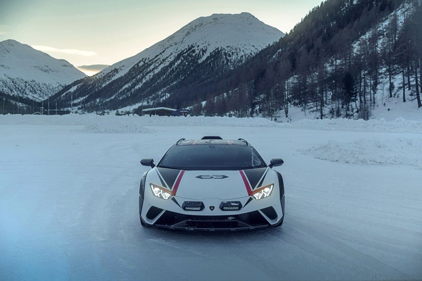Lamborghini Huracan Sterrato στο χιόνι