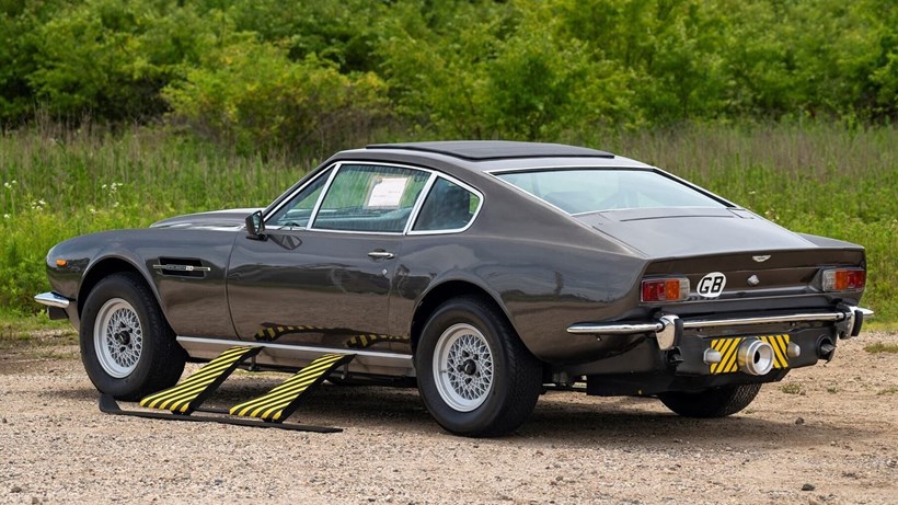 Aston Martin V8 James Bond