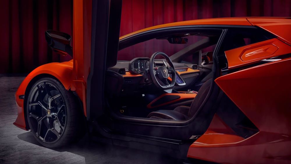 Lamborghini Revuelto 2024