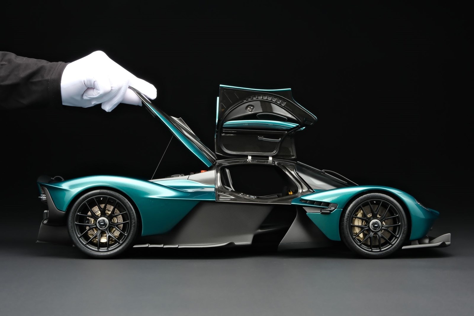 Aston Martin Valkyrie Amalgam 1:8