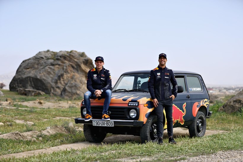 Red Bull Verstappen Ricciardo 2018 Lada Niva Race
