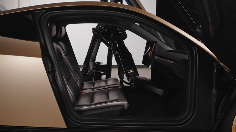 Tesla Robotaxi αυτόματο σύστημα καθαρισμού