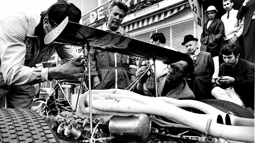 Ο Mauro Forghieri, τεχνικός διευθυντής της Scuderia στο GP F1 του Βελγίου το 1968