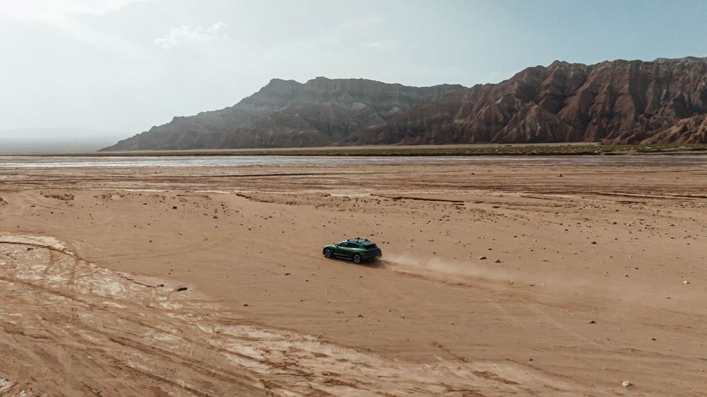 Porsche Taycan Cross Turismo Tibet