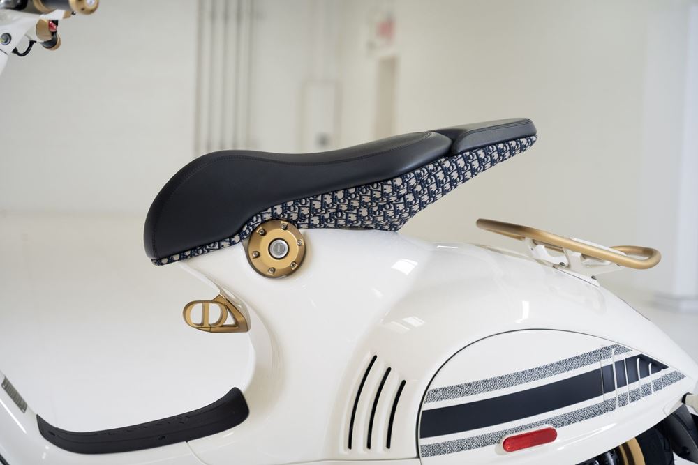 Vespa 946 Christian Dior Edition
