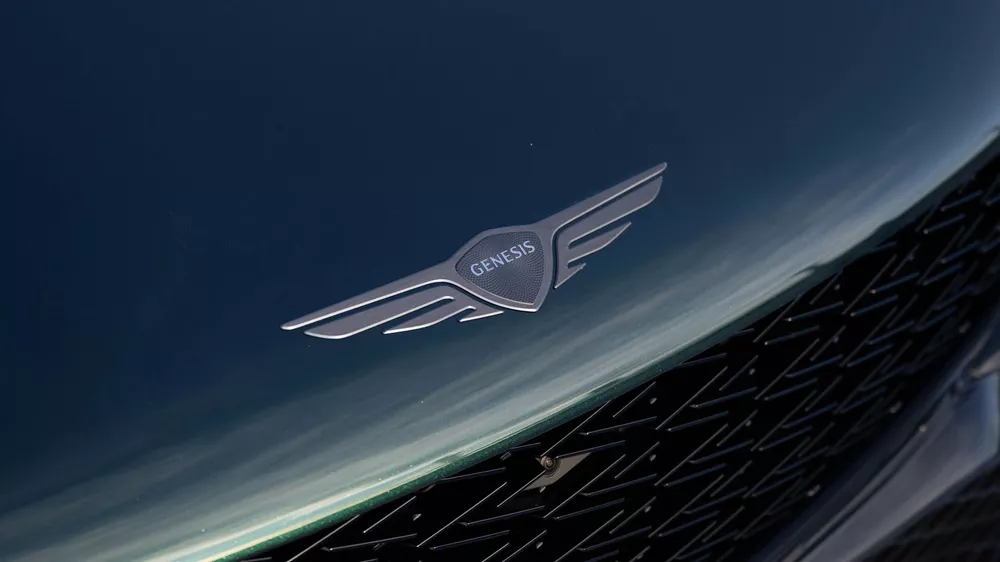 Genesis G90 Wingback