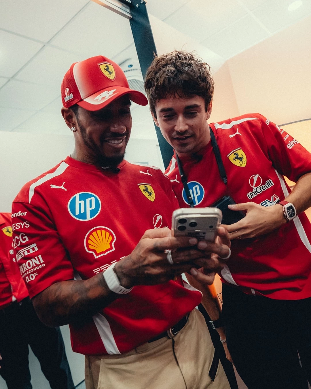 Ferrari social media σιγκαπούρη 2026 hamilton leclerc