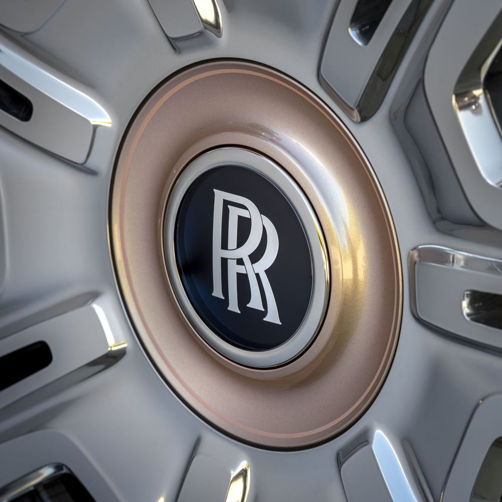 Rolls-Royce Cullinan Pearl Rose
