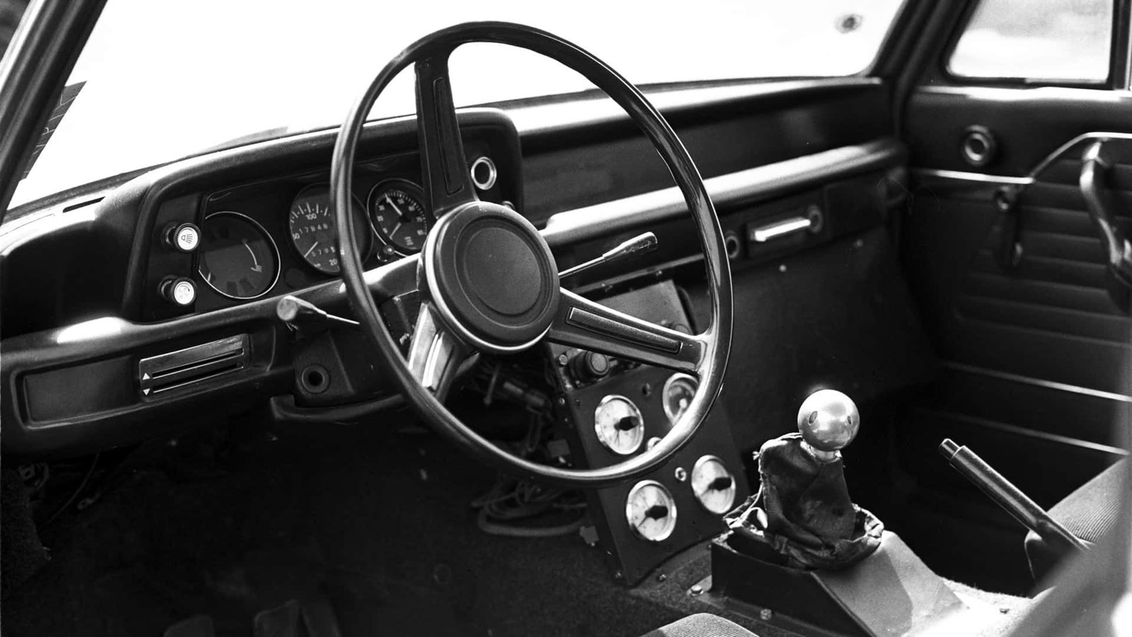 Porsche 924 δοκιμή σε αμάξωμα BMW 2002