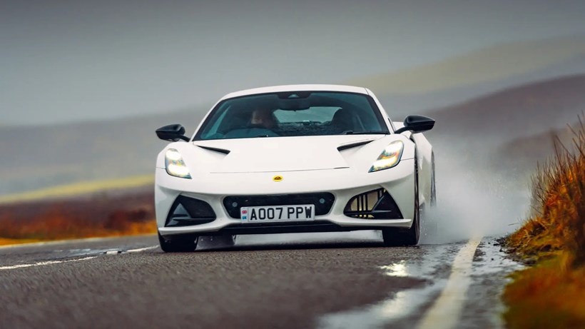 Αποκλειστικό: Οδηγούμε την Lotus Emira στο δρόμο