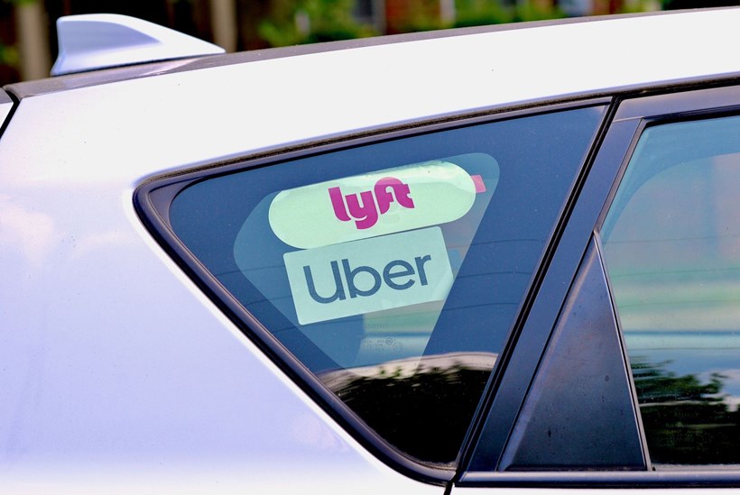 Υπηρεσίες ταξί Lyft και Uber