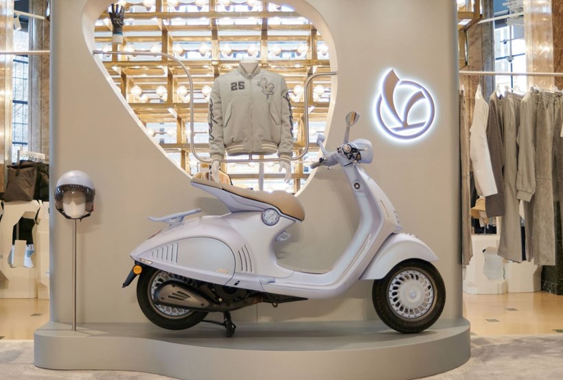 Vespa 946 Snake