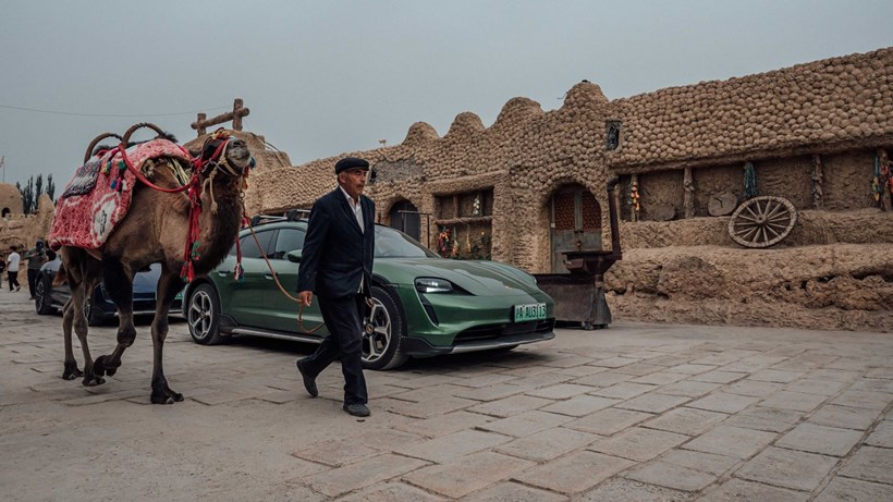 Porsche Taycan Cross Turismo Tibet