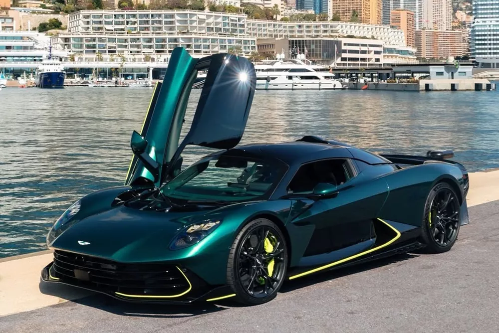 Τσιτσιπάς Aston Martin Valhalla