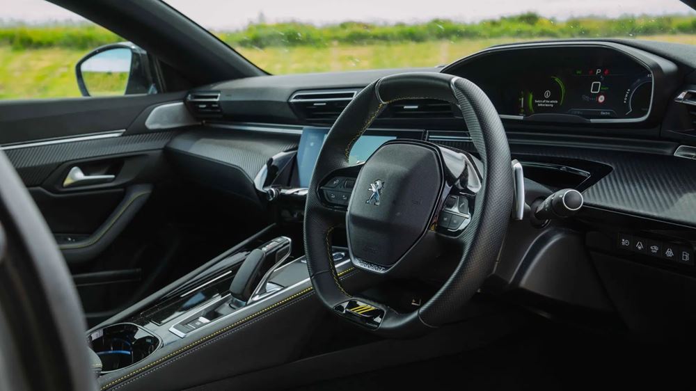 Peugeot 405 Mi16 1994 εναντίον Peugeot 508 PSE 2022