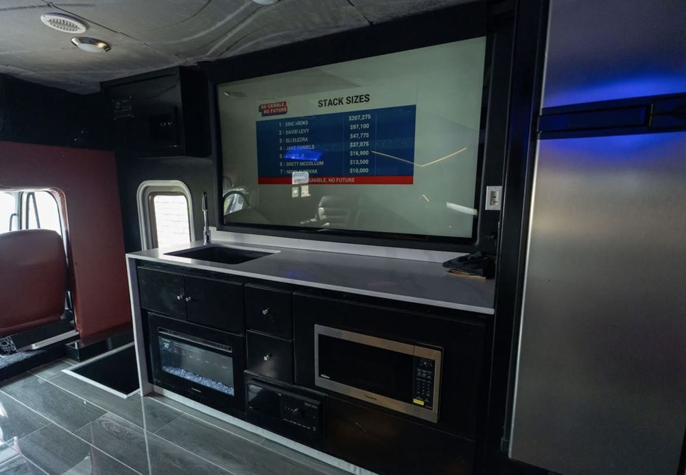 Shaquille Ο&amp;#39;Neal luxury bus