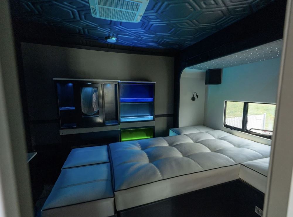 Shaquille Ο&amp;#39;Neal luxury bus