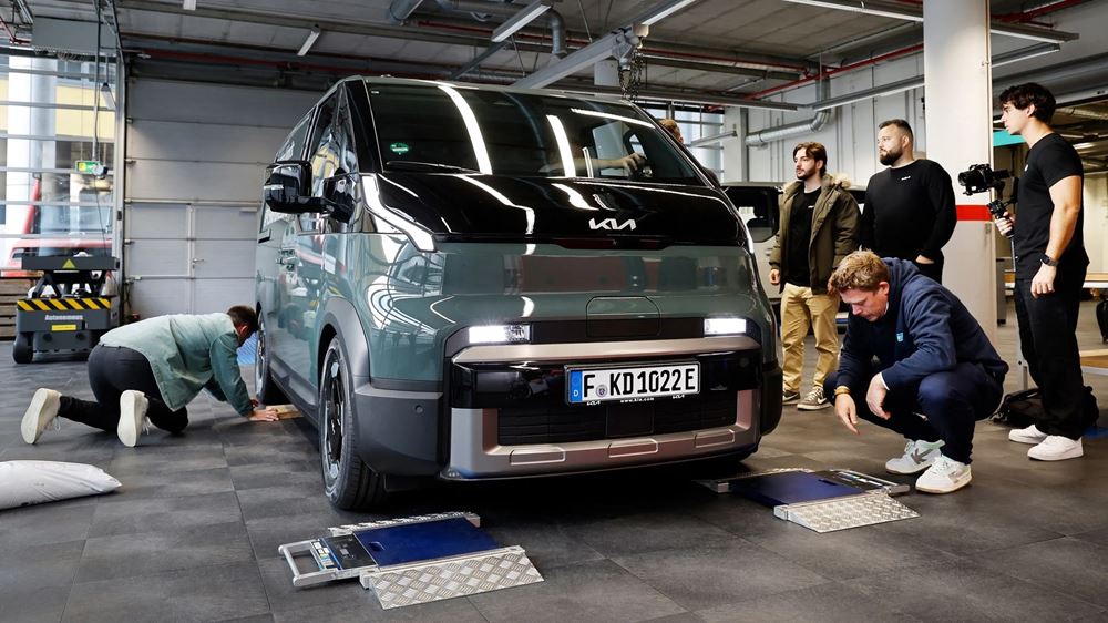 Kia PV5 Cargo Guinness record