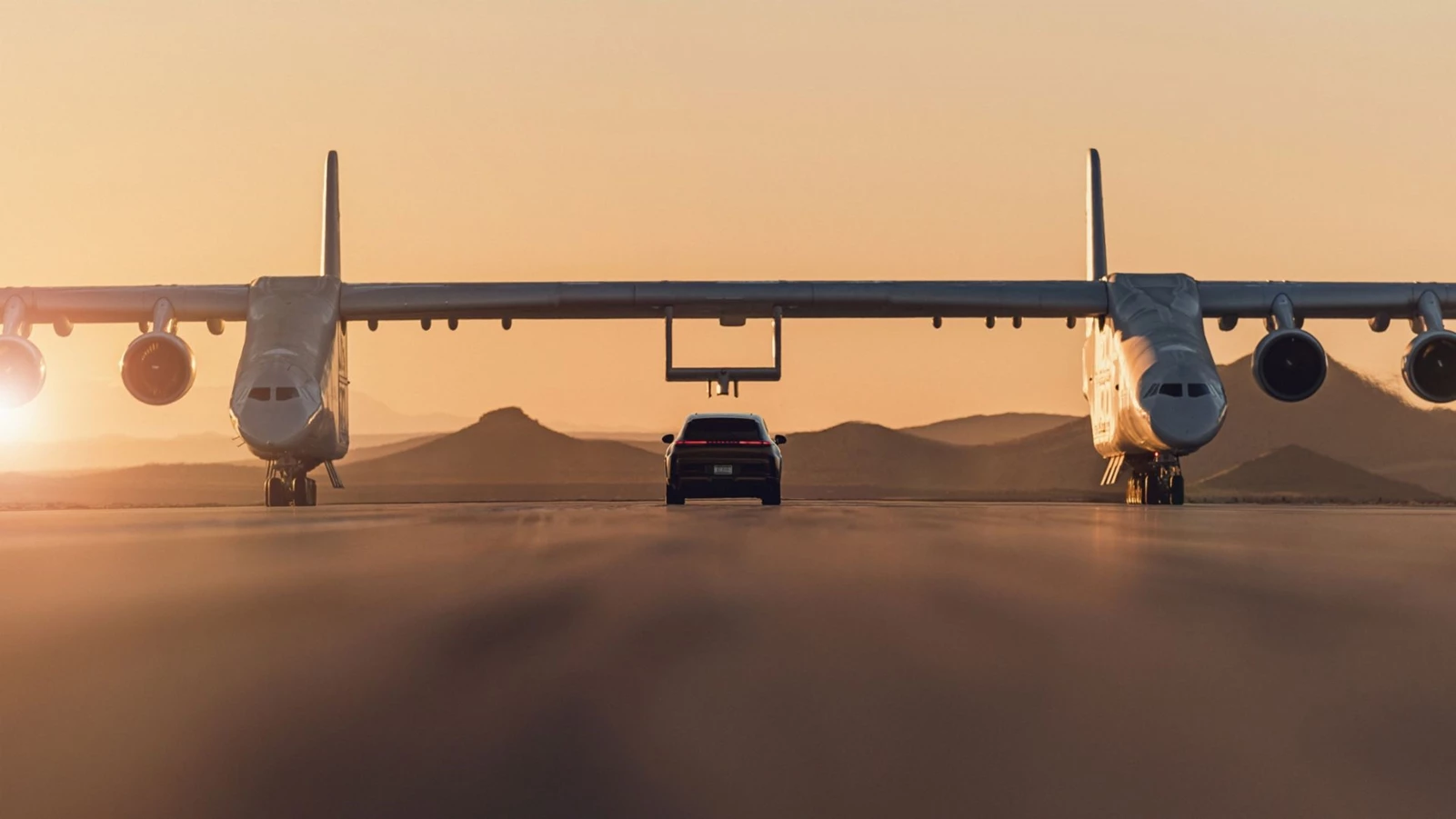 Porsche Cayenne Stratolaunch αεροπλάνο