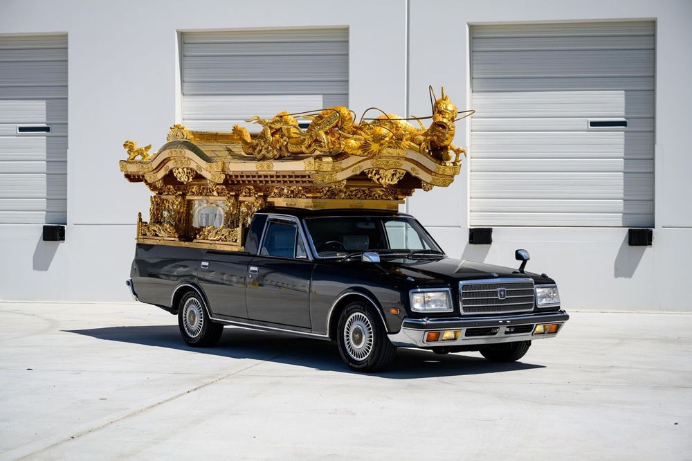 Toyota Century Νεκροφόρα