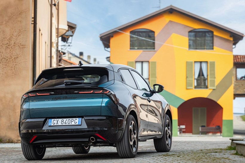 Alfa Romeo Junior Ibrida Q4