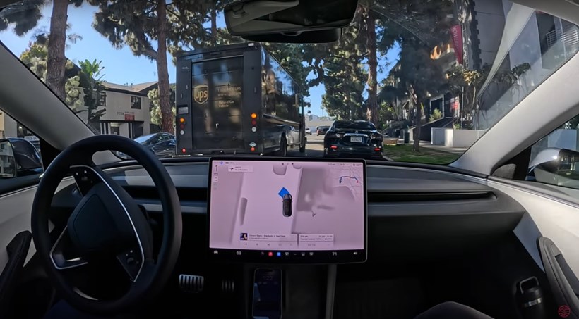 Tesla FSD v13.2