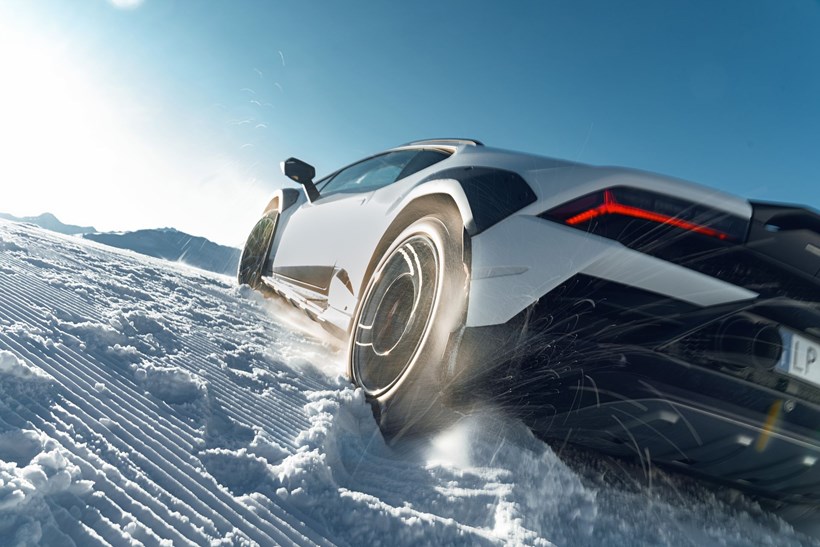 Lamborghini Huracan Sterrato στο χιόνι