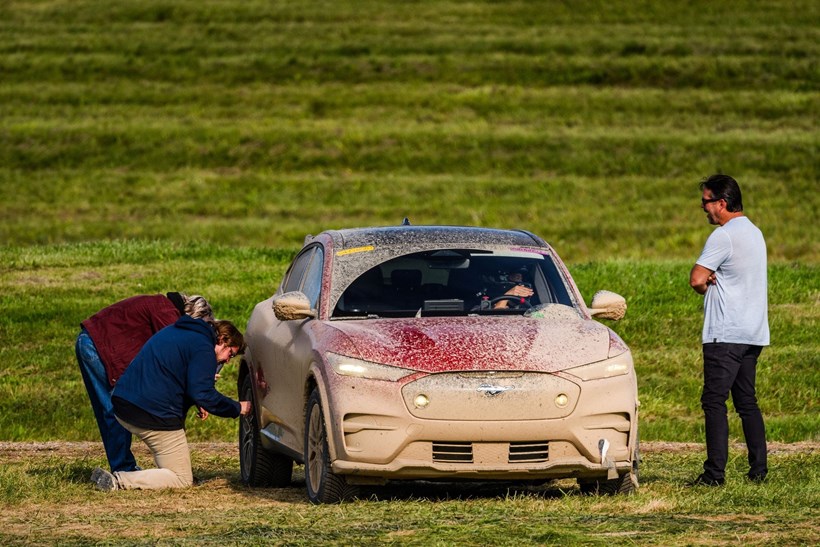 Ford Mustang Mach-E Rally δοκιμές σε χωμάτινη πίστα