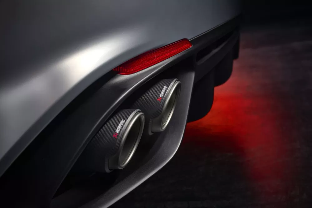 Alfa Romeo Giulia Quadrifoglio Luna Rossa