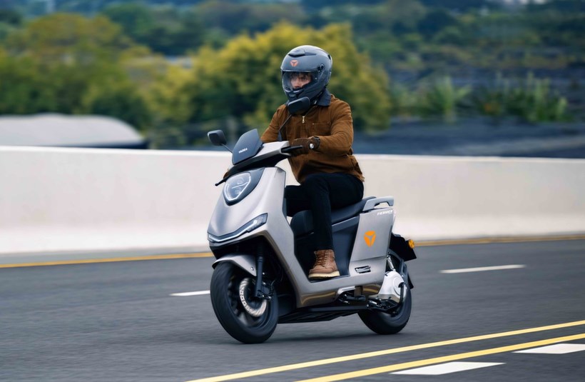 Yadea Fierider