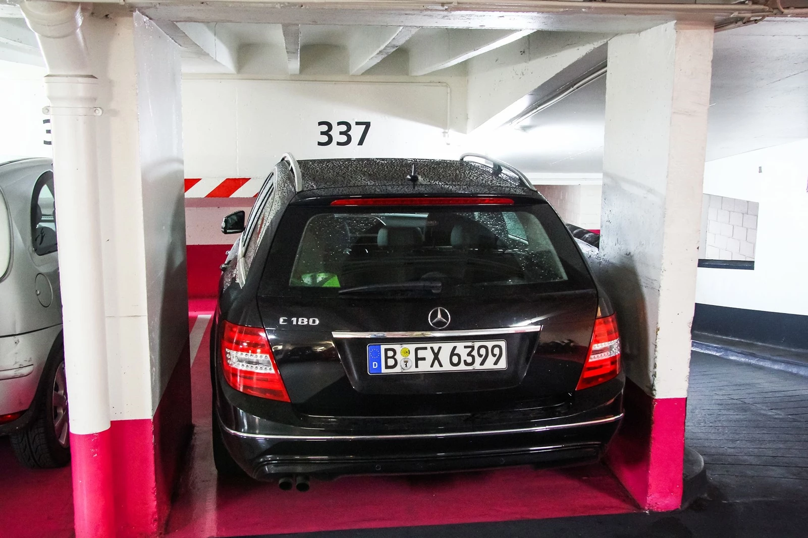 Parking στενός χώρος σε πάρκινγκ