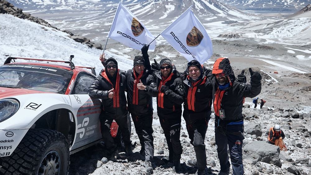 Porsche 911 Chile Volcano