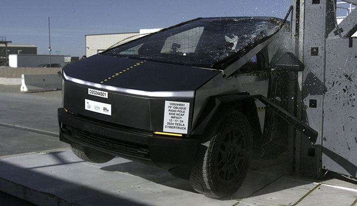 Tesla Cybertruck Crash Test
