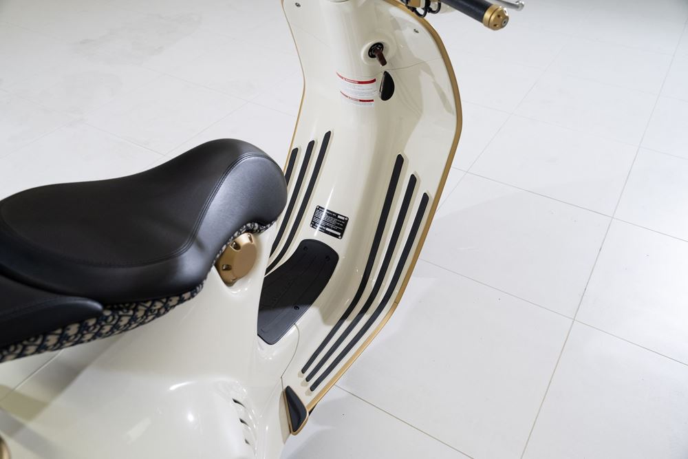 Vespa 946 Christian Dior Edition